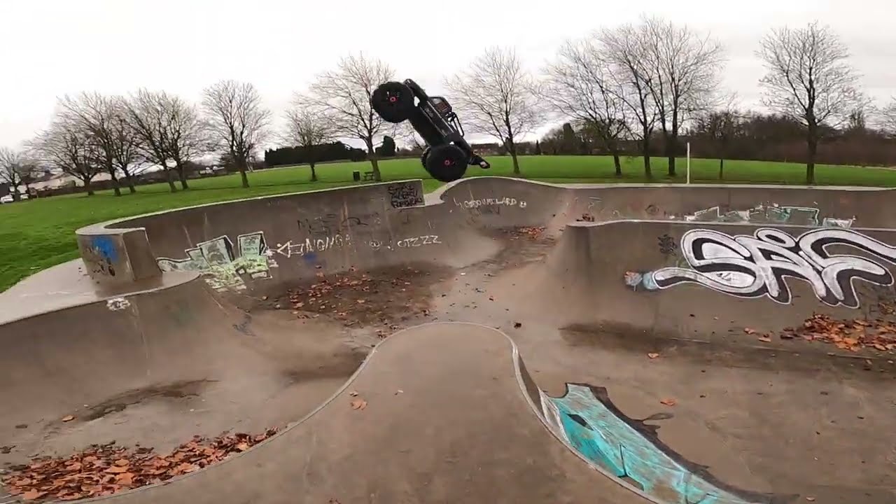 Arrma outcast 8s EXB is a amazing skate park basher !!!!!!