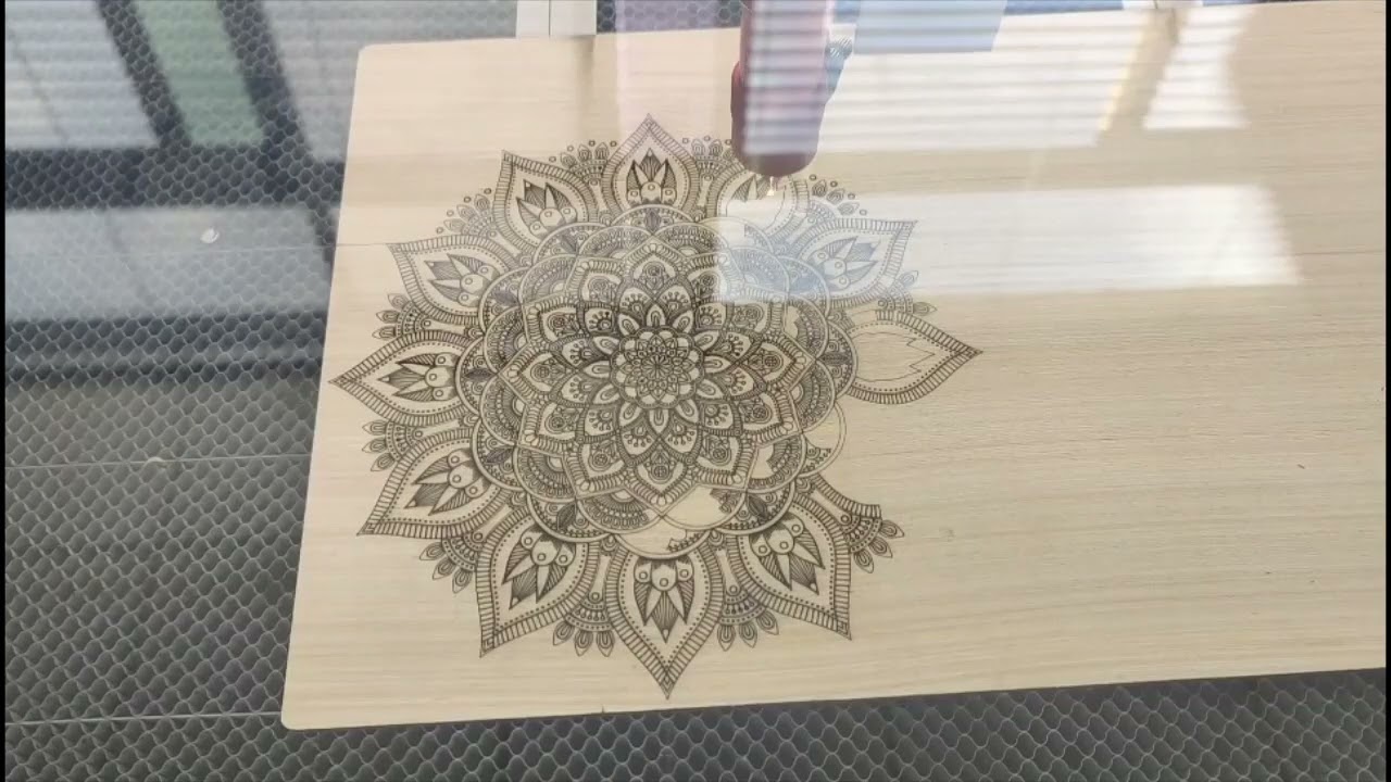 CO2レーザー彫刻機