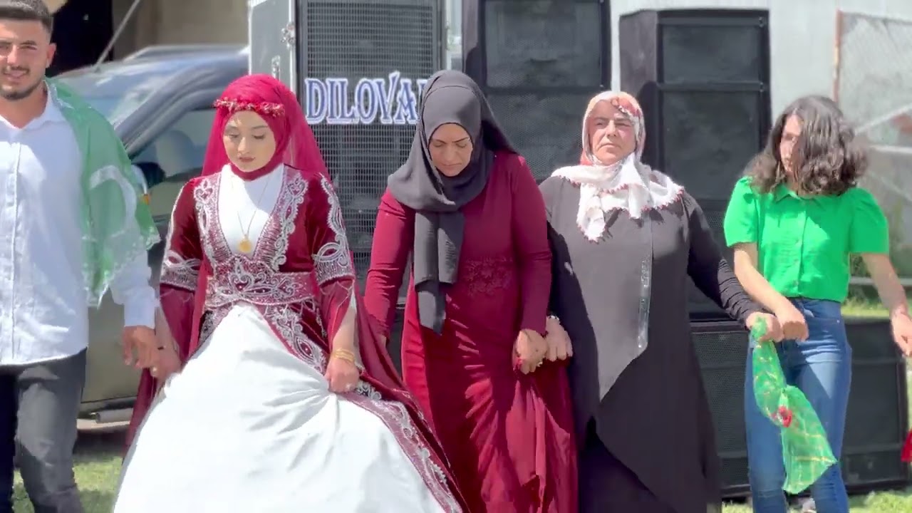 Gelin ile damadın arkadaşları o aşkı konuştu