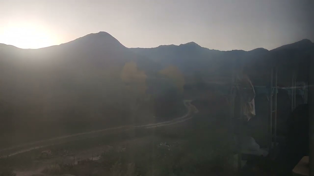 中国铁路：成都西-海拉尔K995次通过司明义大桥 China railway：Passenger train K995 crossing Simingyi bridge Jitong railway