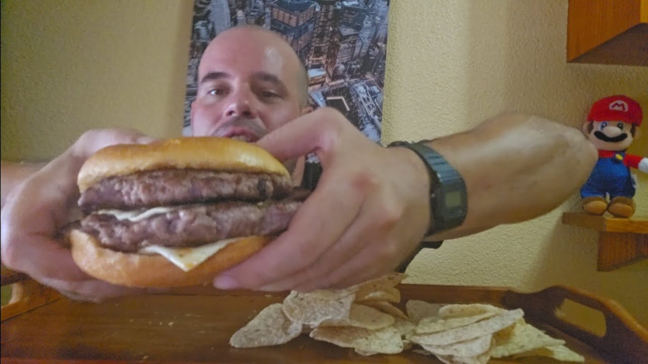 Asmr comiendo smash burguer hecha por mí y nachos,me salió bien?🍔😁