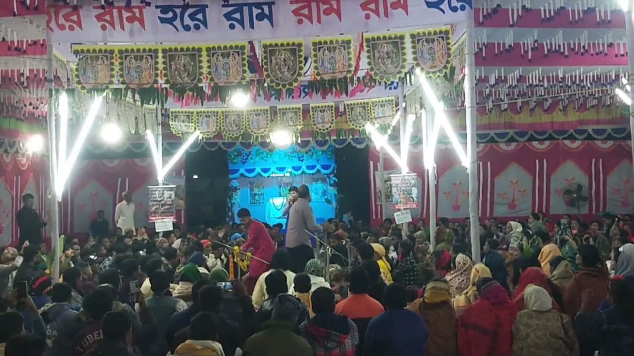 মাটিতে চাঁদের উদয় দেখবি যদি আয়, সোনার চাঁদ কেউ দেখল না দেখছে নদিয়ায়