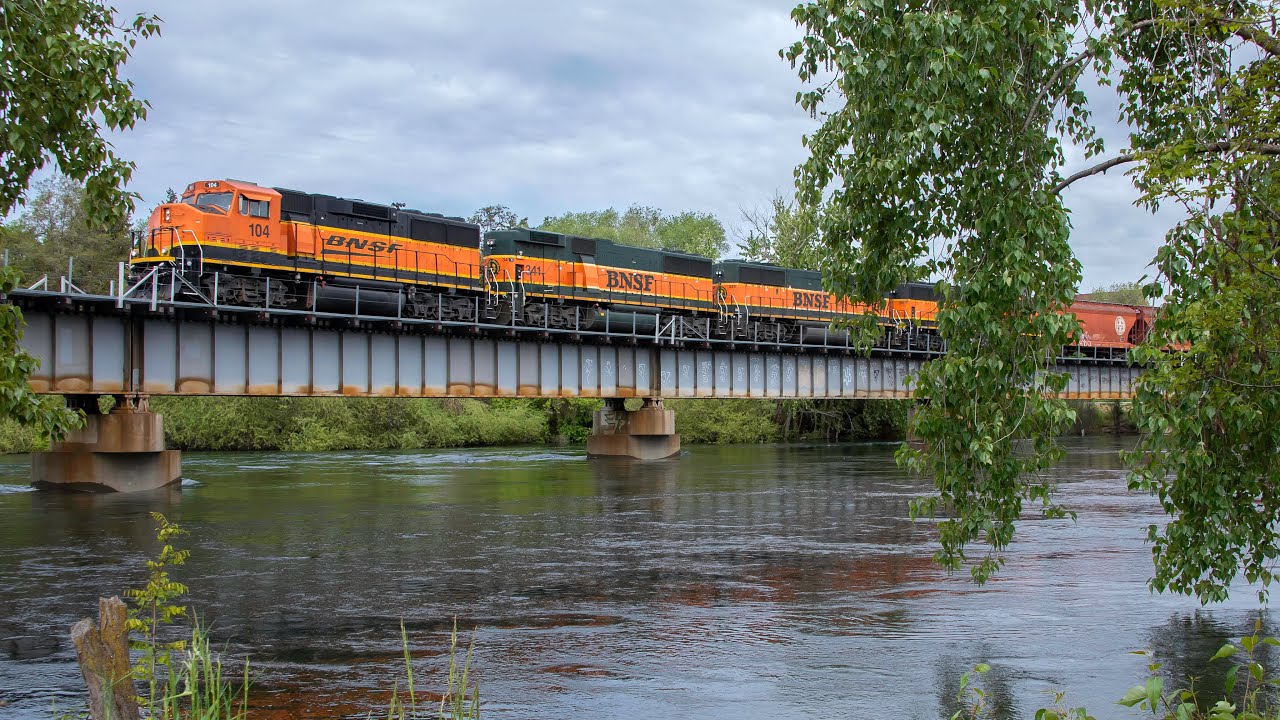 BNSF's Chewelah Turn in Eastern Washington - GP60 A-B-B-A Consist