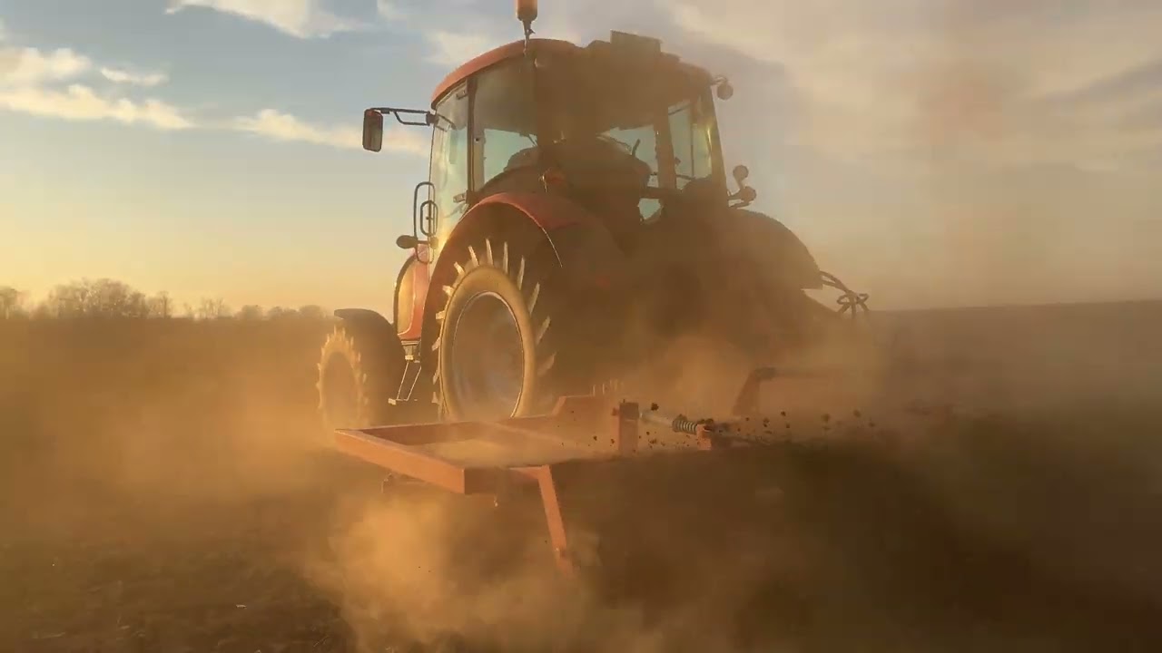 Zetor Proxima zatvaranje zimske brazde sa agrofour drljacom 2025 (Zetor uprawiający pole)