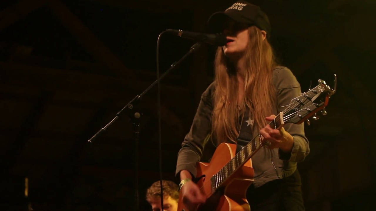 Sarah Shook & The Disarmers - New Ways To Fail (new song)