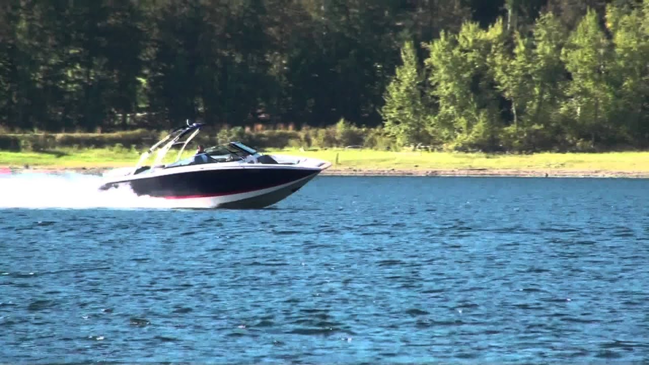 Four Winns SL262 on Mara Lake, BC