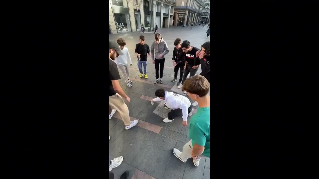 rating strangers' skills on the street 