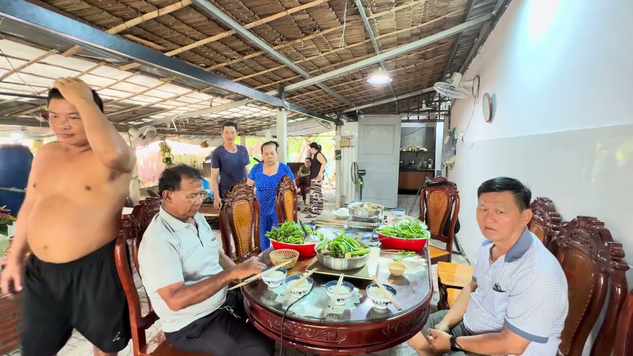 Gia đình Miền tây ( Vịt Nấu Chao ) 