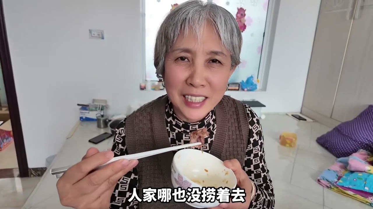 小夫妻回村过年，结果被催生二胎，农村人一辈子到底为了啥？ #夫妻 #夫妻日常 #家庭日常 #我的乡村生活 #农村生活 哈哈大家可以把这期视频转给父母看看，虽然我觉得和自己心爱的人一起孕育一个小生命是一