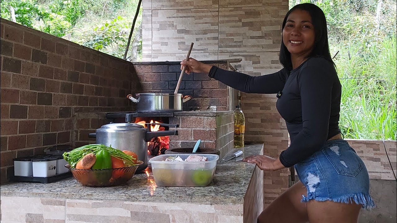 Almoço caipira na roça / costela suína, charque na brasa,  feijão, pimenta e muito +😋 