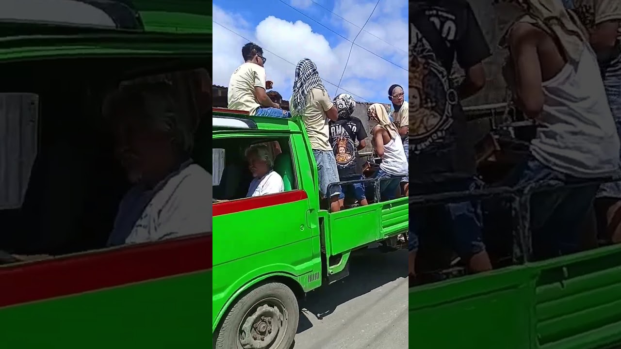Kakaibang sayawan sa kalsada