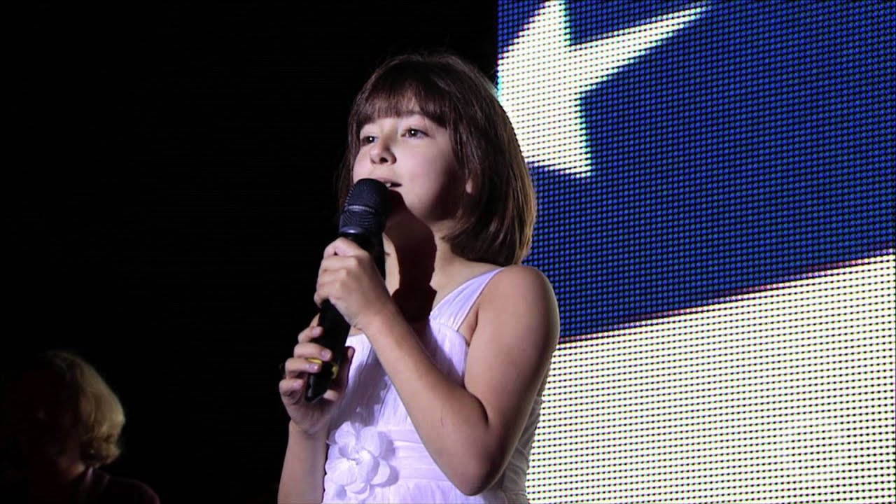 Gina Marie Incandela Performs National Anthem at Full Sail Hall of Fame