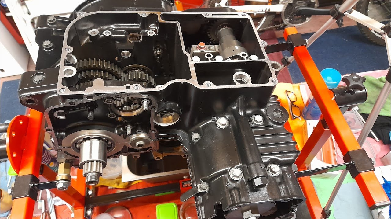 Kawasaki ZRX Engine cases reassembled after ZZR 6 speed gear box and piston installation upgrade