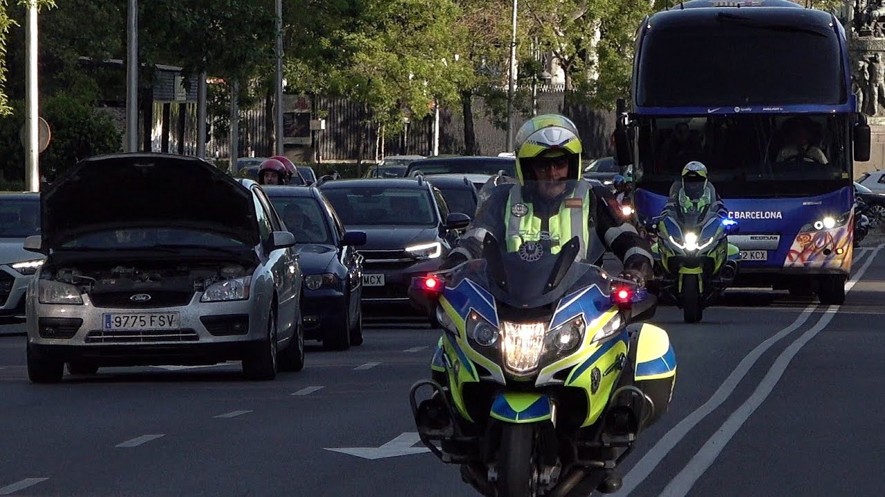 Escolta al autobus del FC barcelona en Madrid. 21-04-2024. Policia Municipal y Nacional