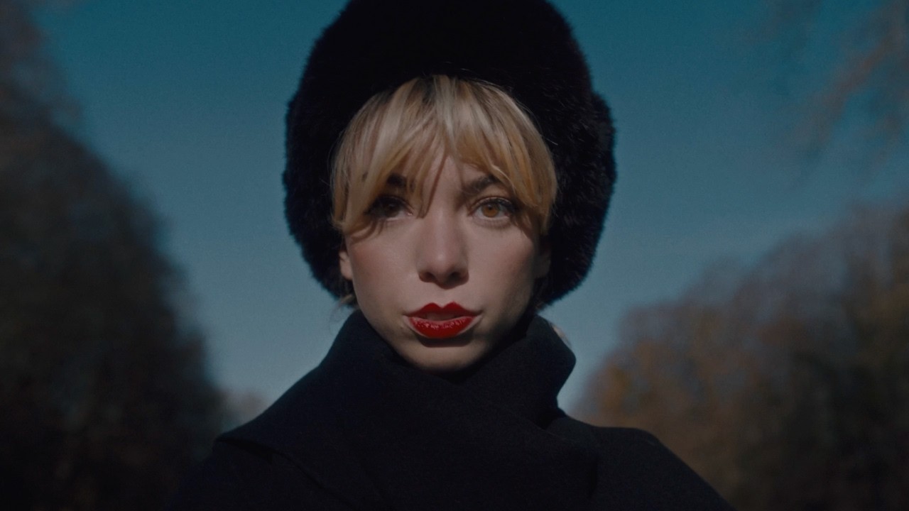 Roxane - Pick Up The Phone (Official Music Vidéo)
