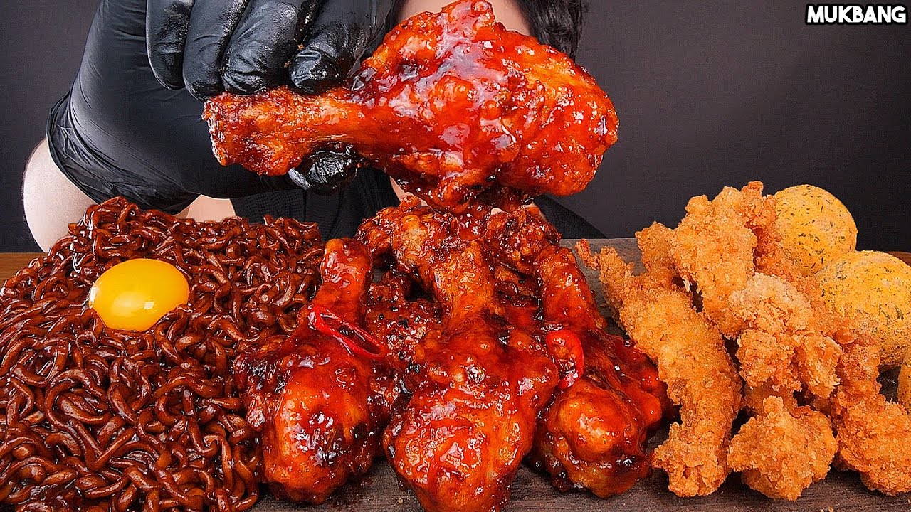 острая жареная курица и лапша Black Bean Noodles & Spicy Fried Chicken EATING ASMR MUKBANG