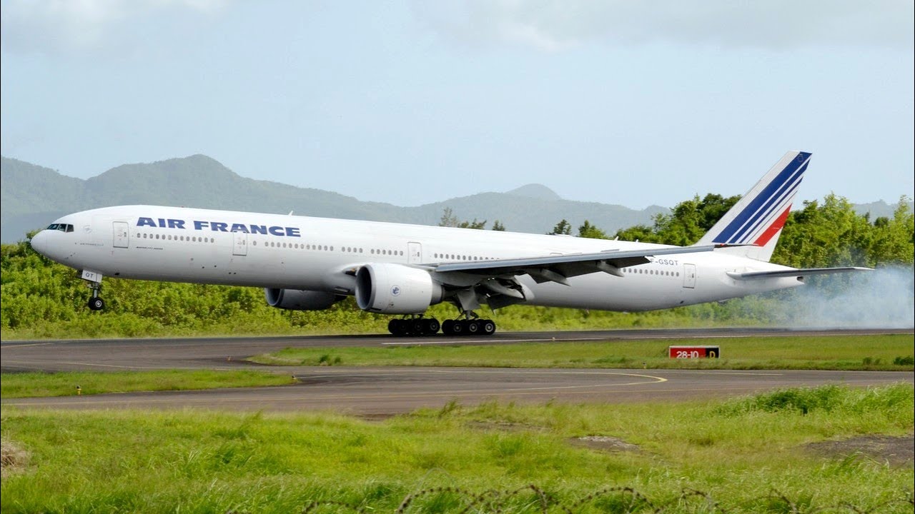 Martinique Plane Spotting 🇫🇷 Heavies Only (Boeing 777 + Airbus A350) Landing & Take Off