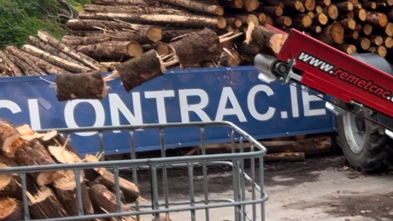 Remet RP200 Chopping Hardwood #firewood #woodchipper #farming #storm #construction