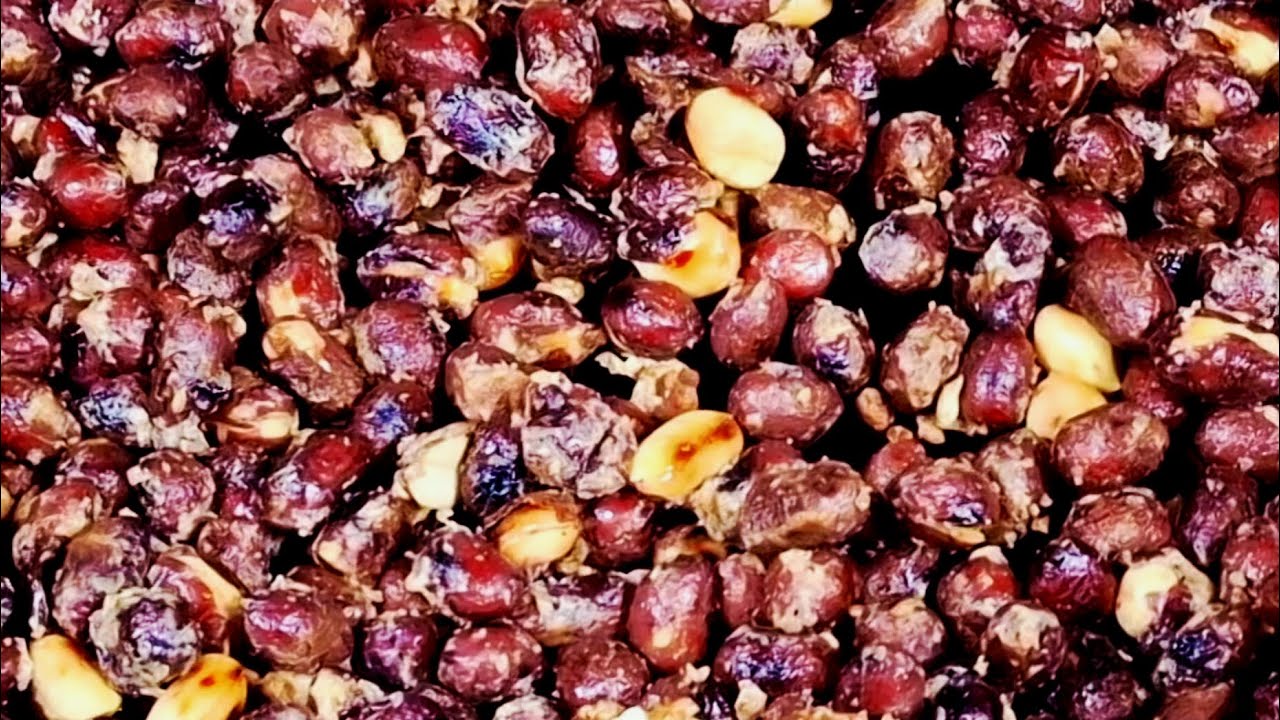 Món ăn  miền quê thơm ngon ,lạc đỏ(tên khác đậu phộng)rang mắm,trứng