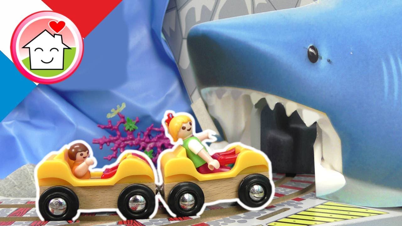 Playmobil en francais La famille Hauser fait les montagnes russes Shark Ride - parc d'attractions