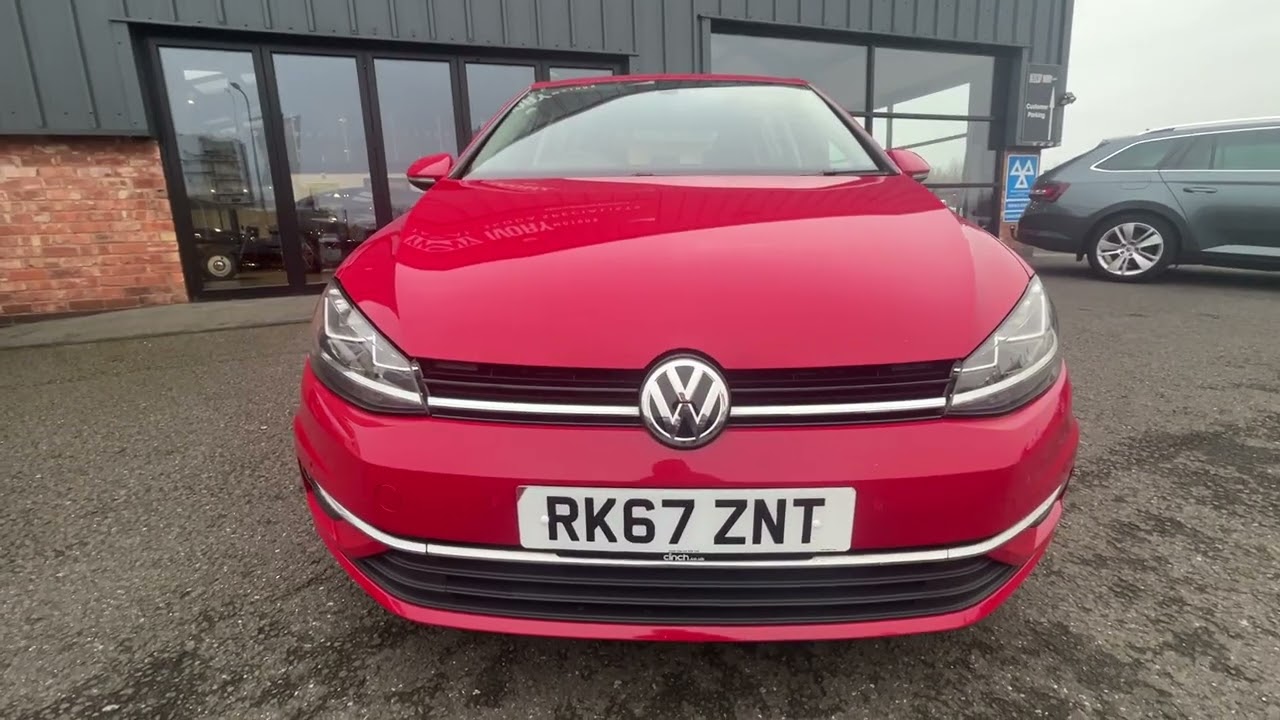 Volkswagen Golf 1.6 tdi in red 2017-67