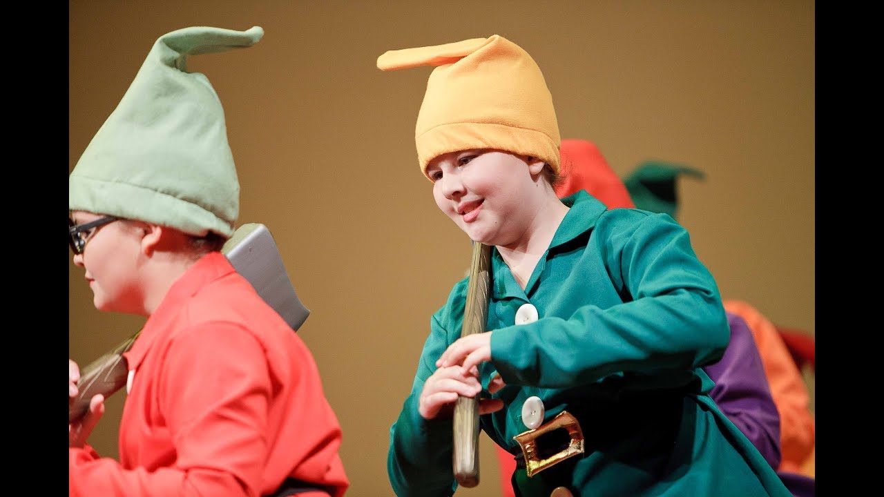 7 anões lindos!!! Plateia dobra de rir!!!  Sapateado Infantil do BH Broadway