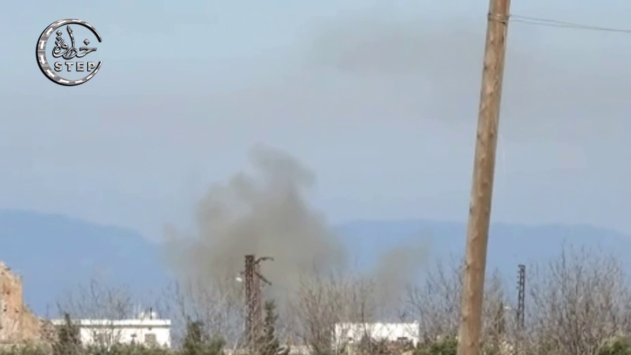 خطوة ||شاهد لحظة تنفيذ الغارات الجوية على بلدتي غرناطة و ام شرشوح بريف حمص الشمالي