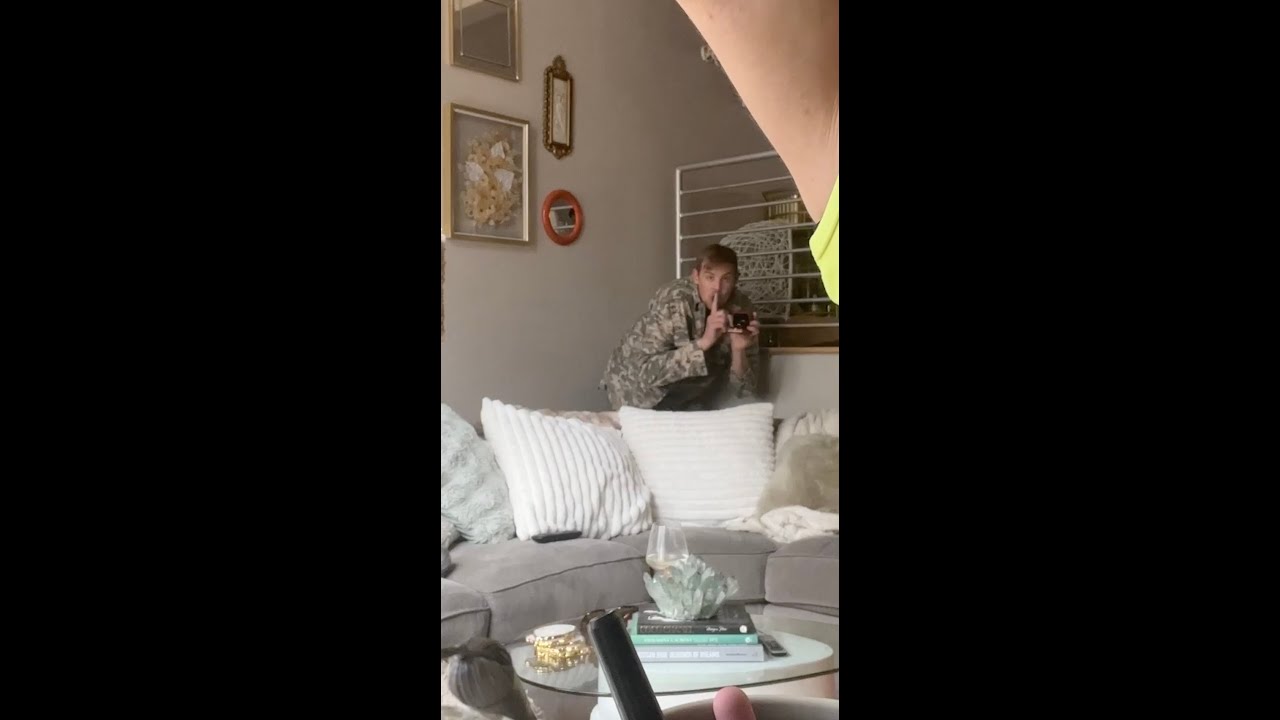 Soldier surprise proposes to girlfriend 🥹