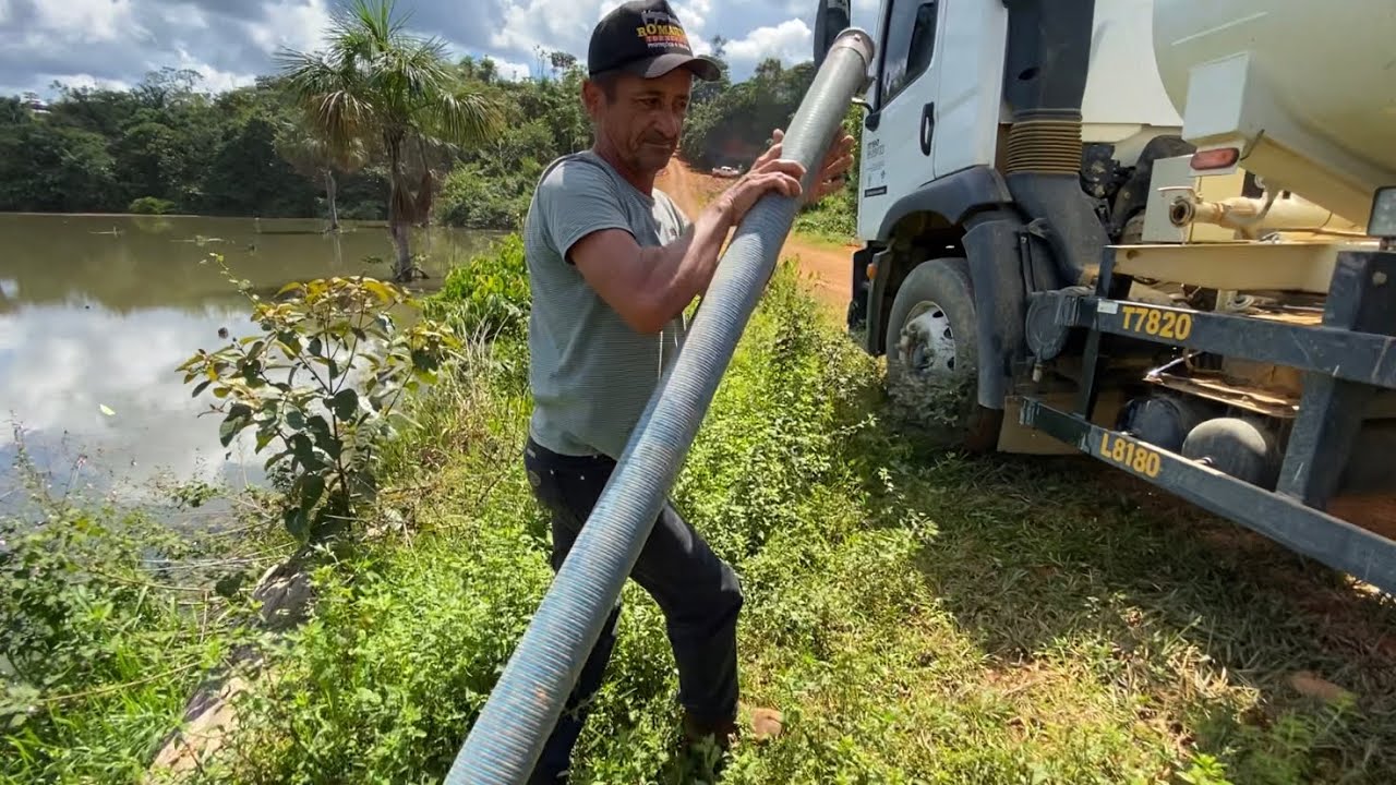 ENCHENDO PIPA d’água! 10000 mil litros #caminhão #agua #pipa