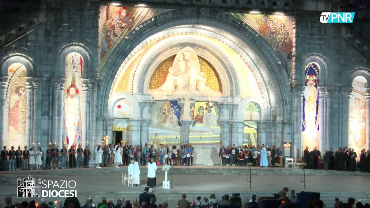 Processione aux flambeaux in diretta da Lourdes