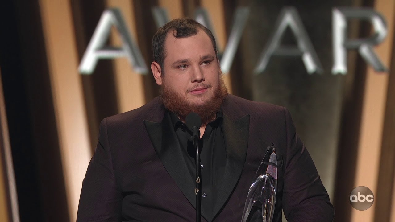 Luke Combs Wins Male Vocalist of the Year at CMA Awards 2019 - The CMA Awards