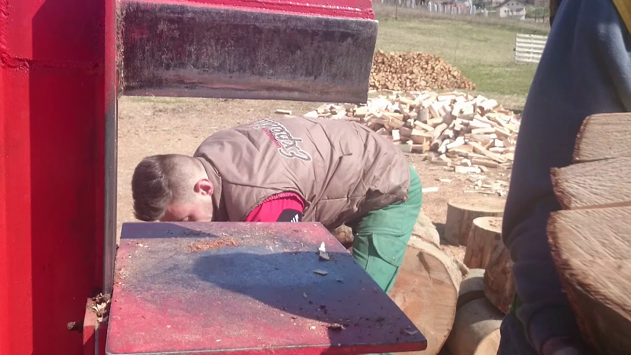 Cjepac za drva na traktoru