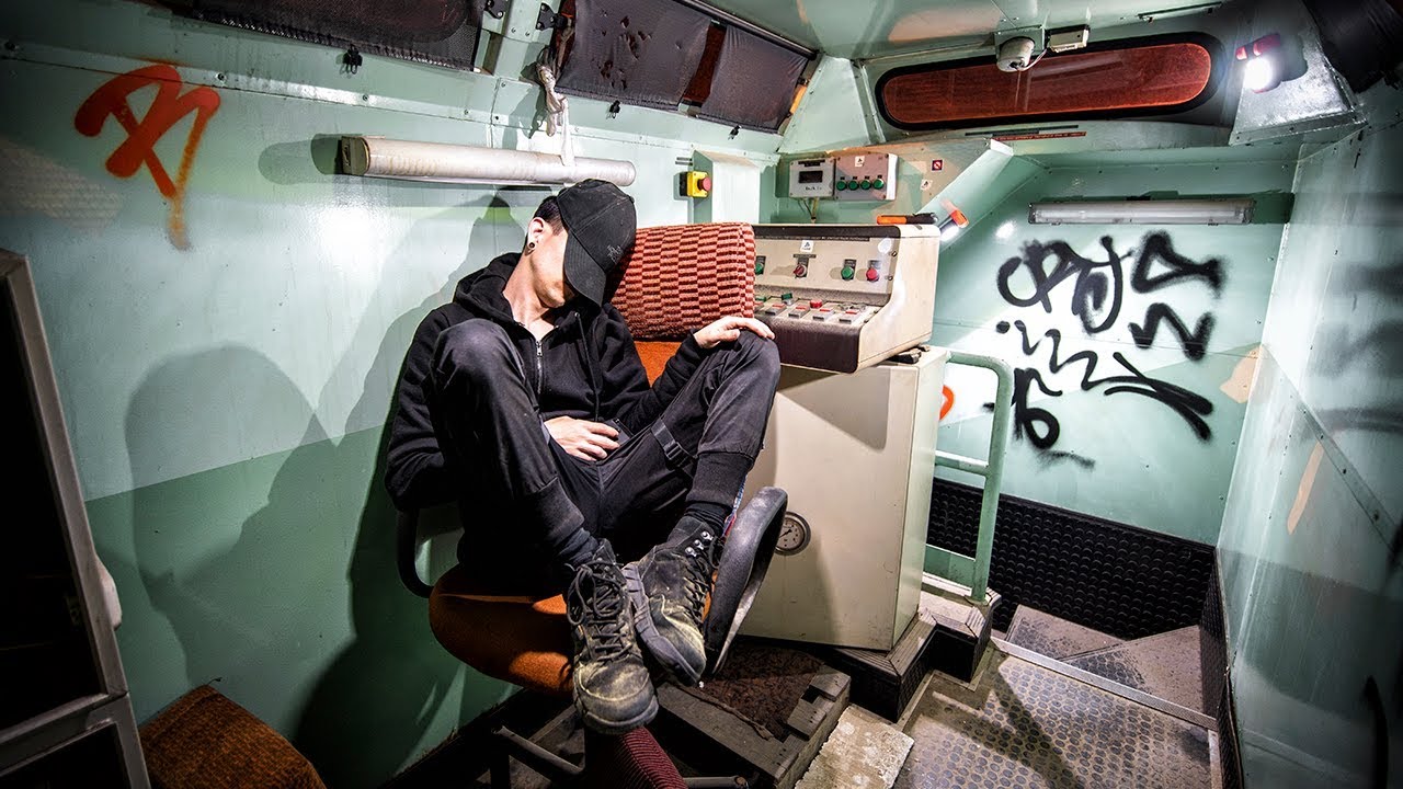 Duermo en un tren abandonado