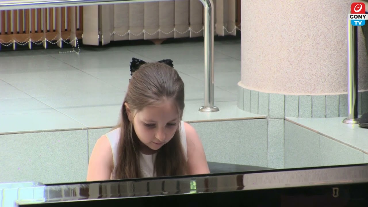 Maria-Elena Mitroi interpretează Valse melancolique de Vladimir Rebikov