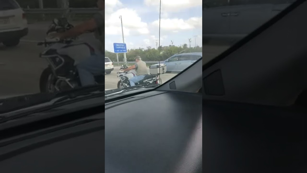 🤯No Helmet come on Miami FL we can do better 