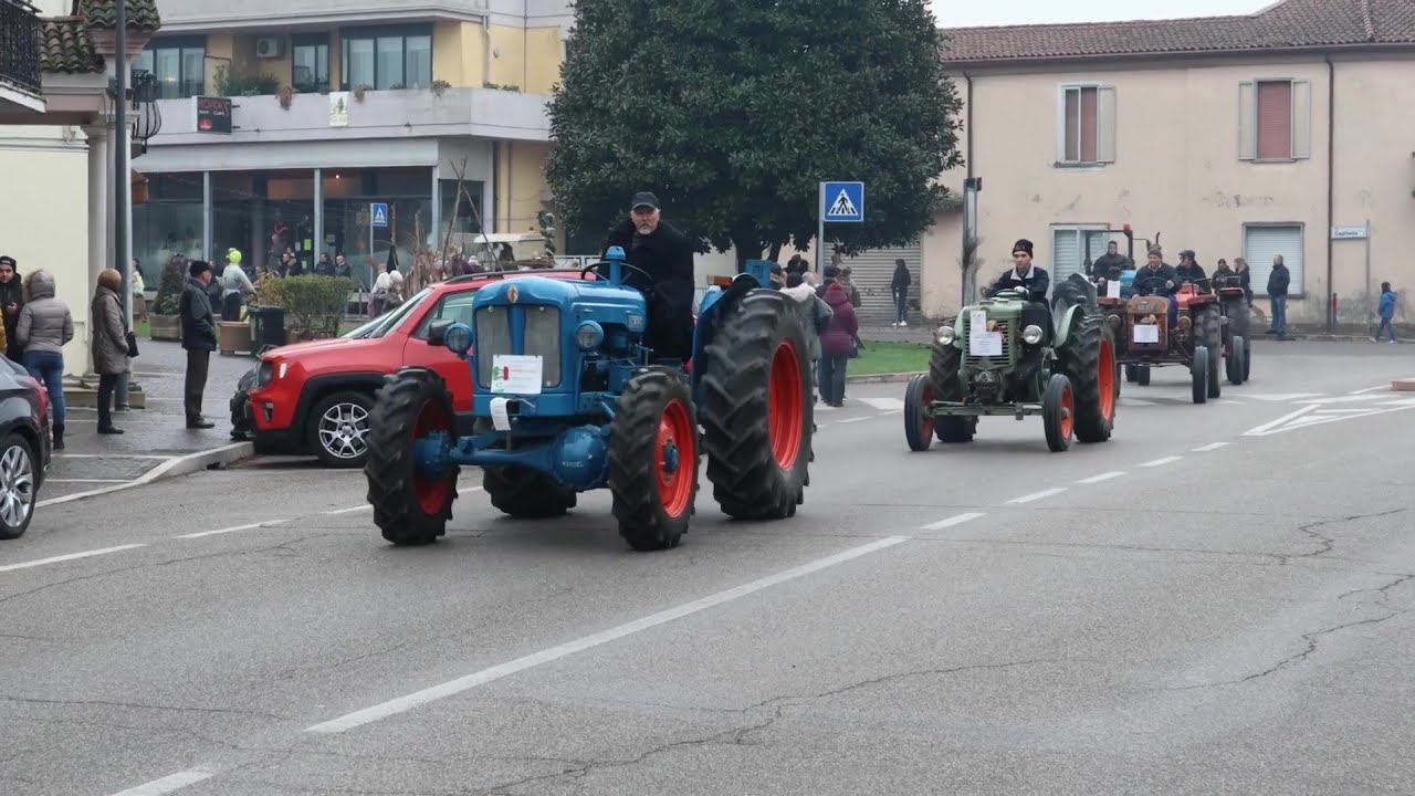 Sfilata Trattori - Festa di Sant'Antonio Abate 15 Gennaio 2023 - Concamarise (VR)