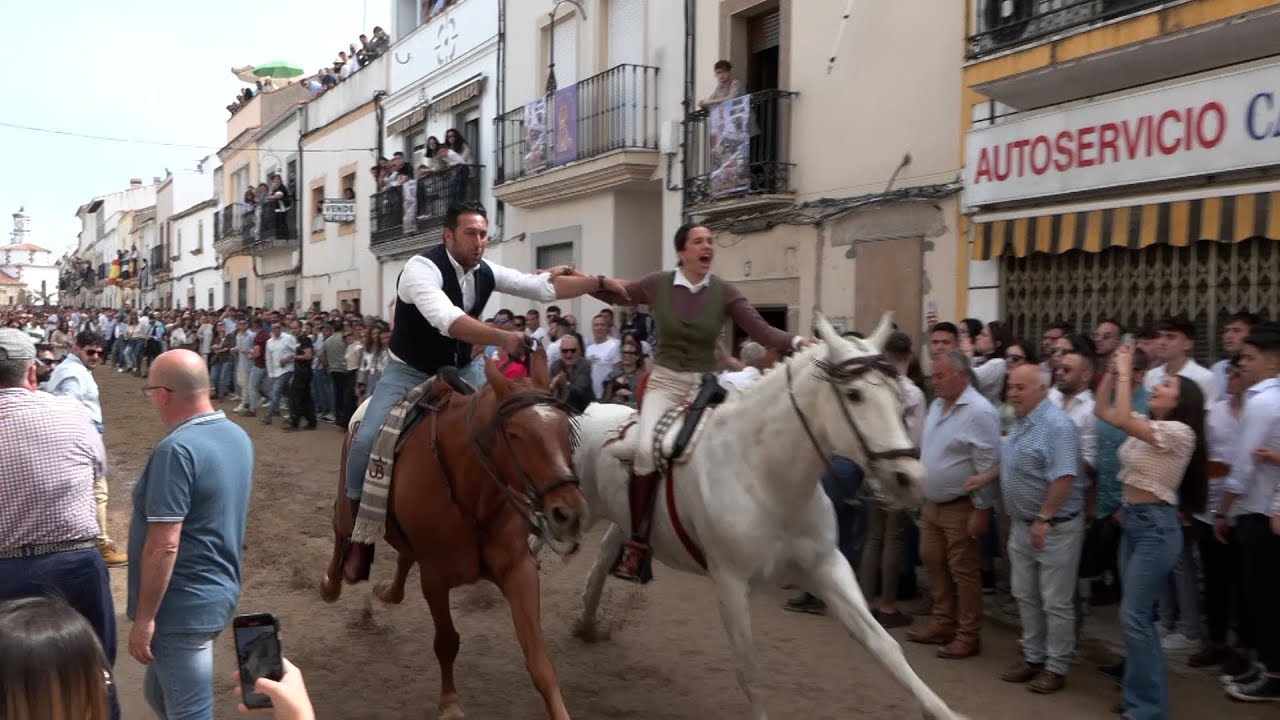 Arroyo de la Luz (C&aacute;ceres) celebra el D&iacute;a de la Luz con carreras de caballos