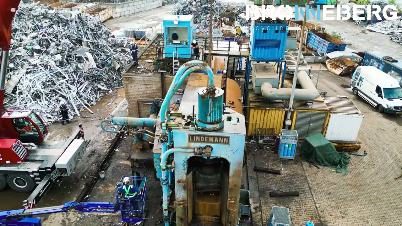Bronneberg Service Team Dismantling the Lindemann 1250T Scrap Shear 🔧💪💥 #Service #RecyclingMachinery
