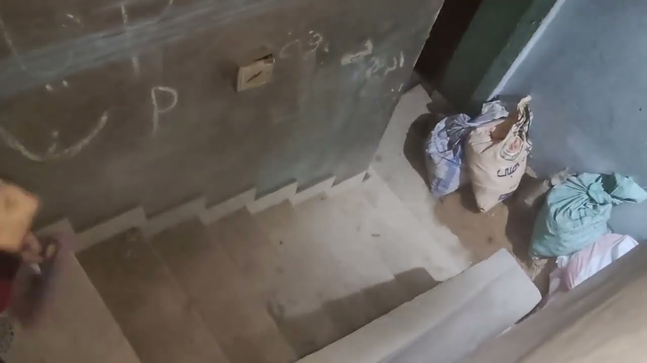 ما تقوليش الجو ساقعه حتى لو هتشيل البلاط والحيطان نظفي من الاعماق