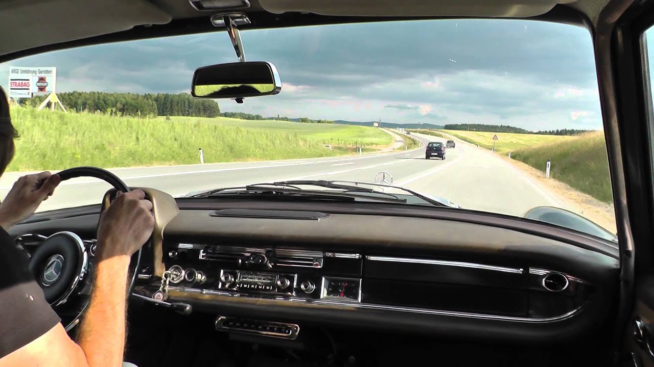 Mercedes 200D Heckflosse W110 vor Baubeginn Umfahrung Zwettl