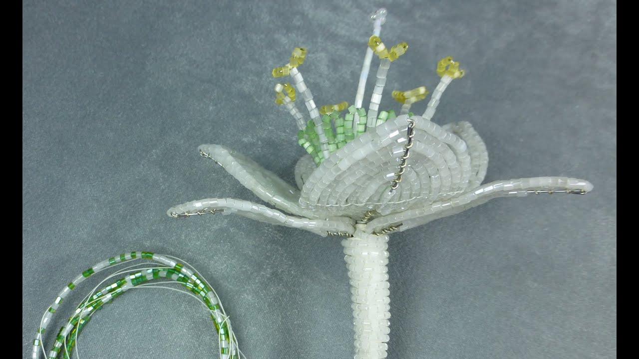 Амазонская лилия из бисера. Урок 5 - Сборка цветка / Beaded amazon lily. Lesson 5 - Flower assemly