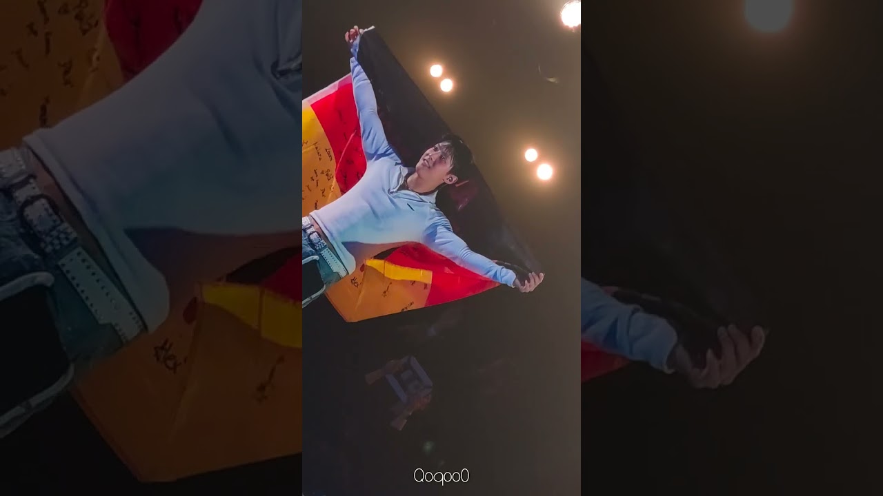 Talk 6 (taking photos) - Lee Minhyuk (HUTA) [22.02.2026 Berlin]