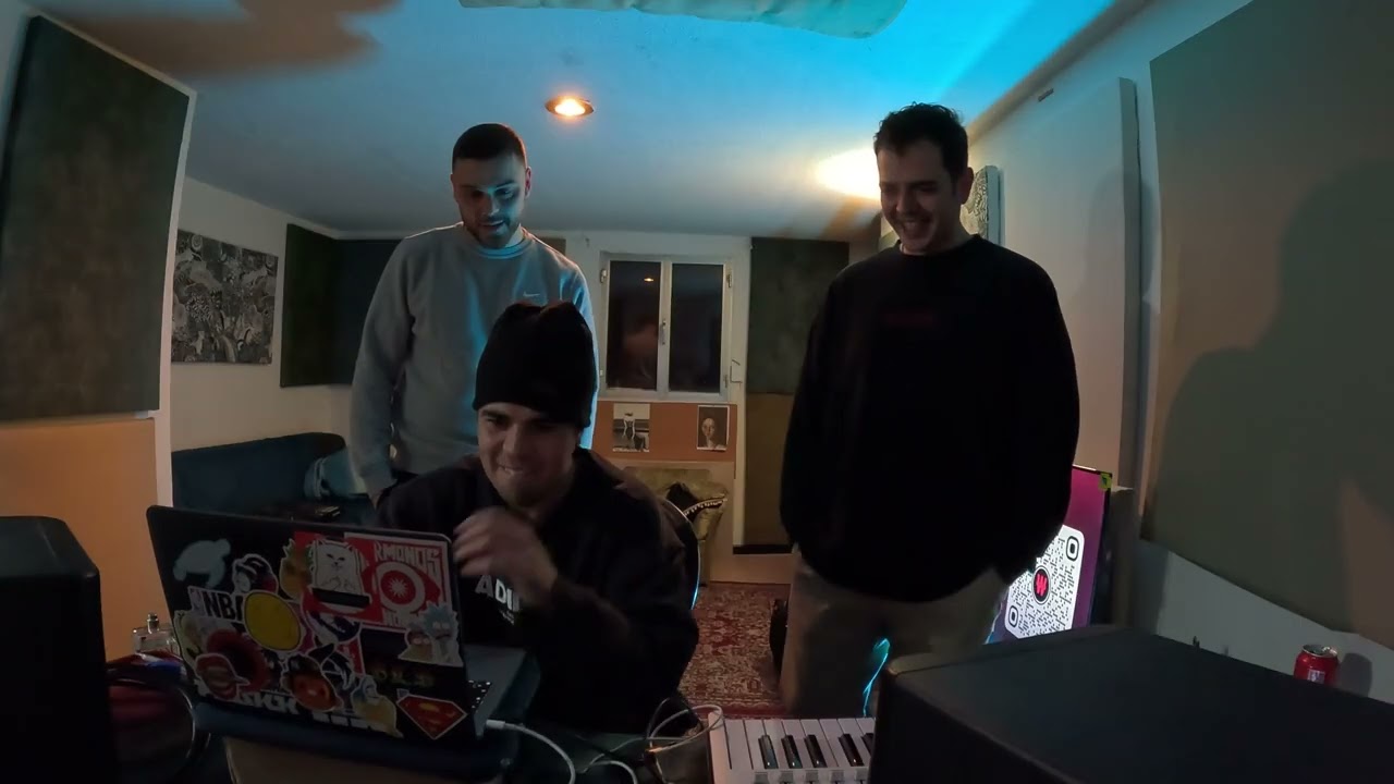 disfrutando de crear musica y compartirla
