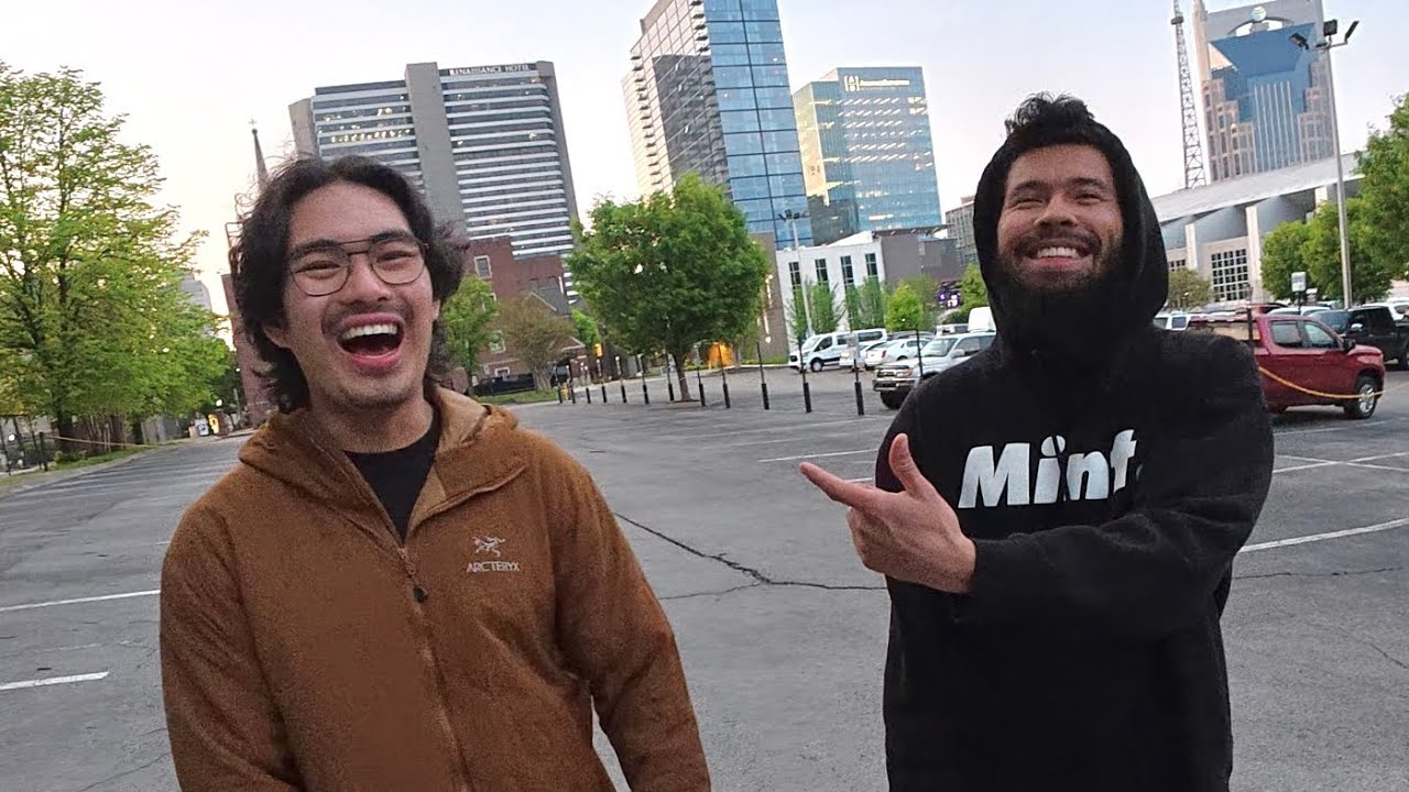 FIRST TIME WALKING AROUND NASHVILLE!!!