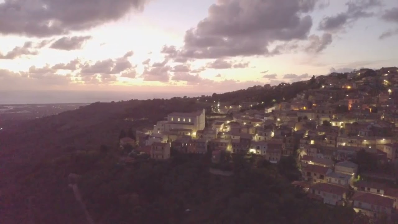 💡 Curinga in provincia di Catanzaro - Il centro storico impreziosito dall' illuminazione pubblica 💡