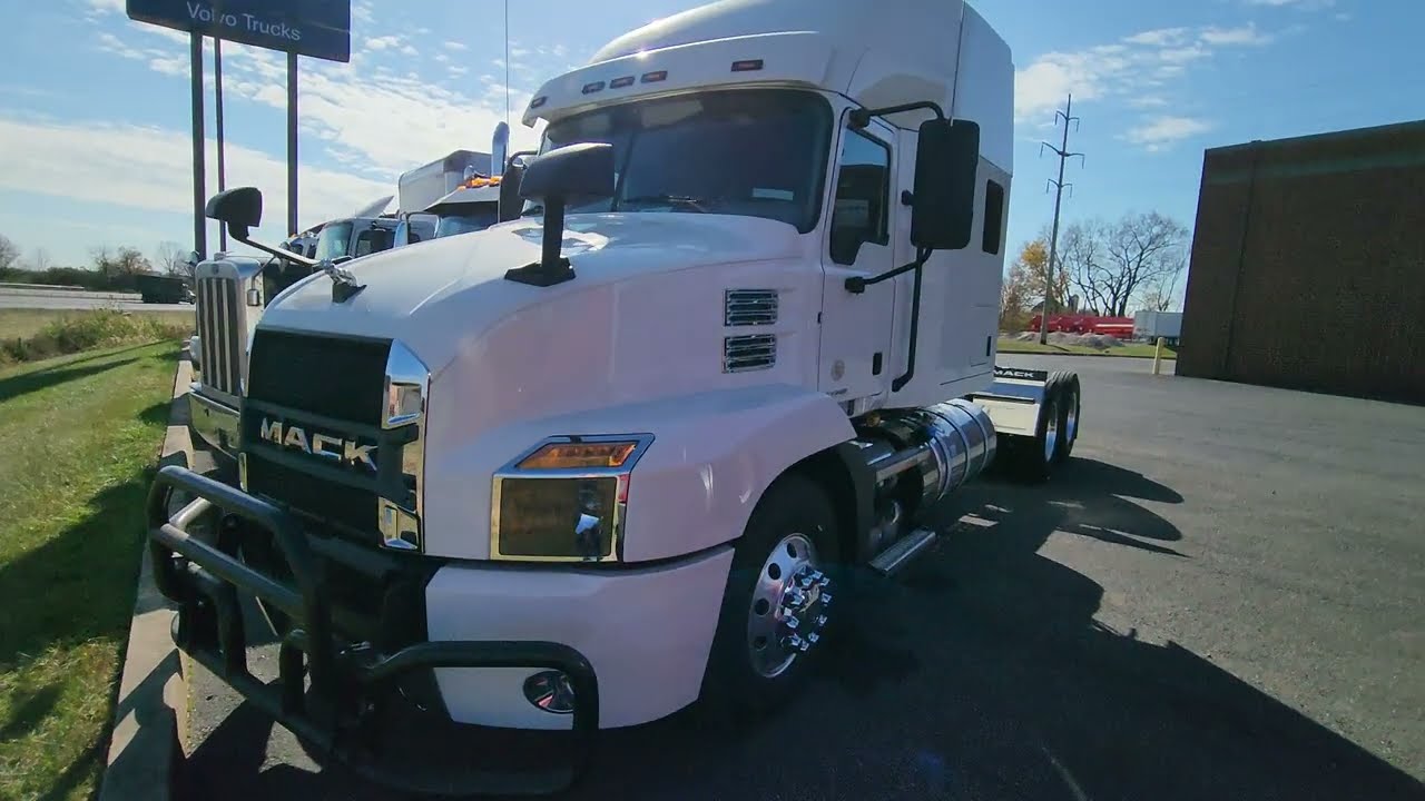 2025 MACK ANTHEM Modern truck with classic look 💪