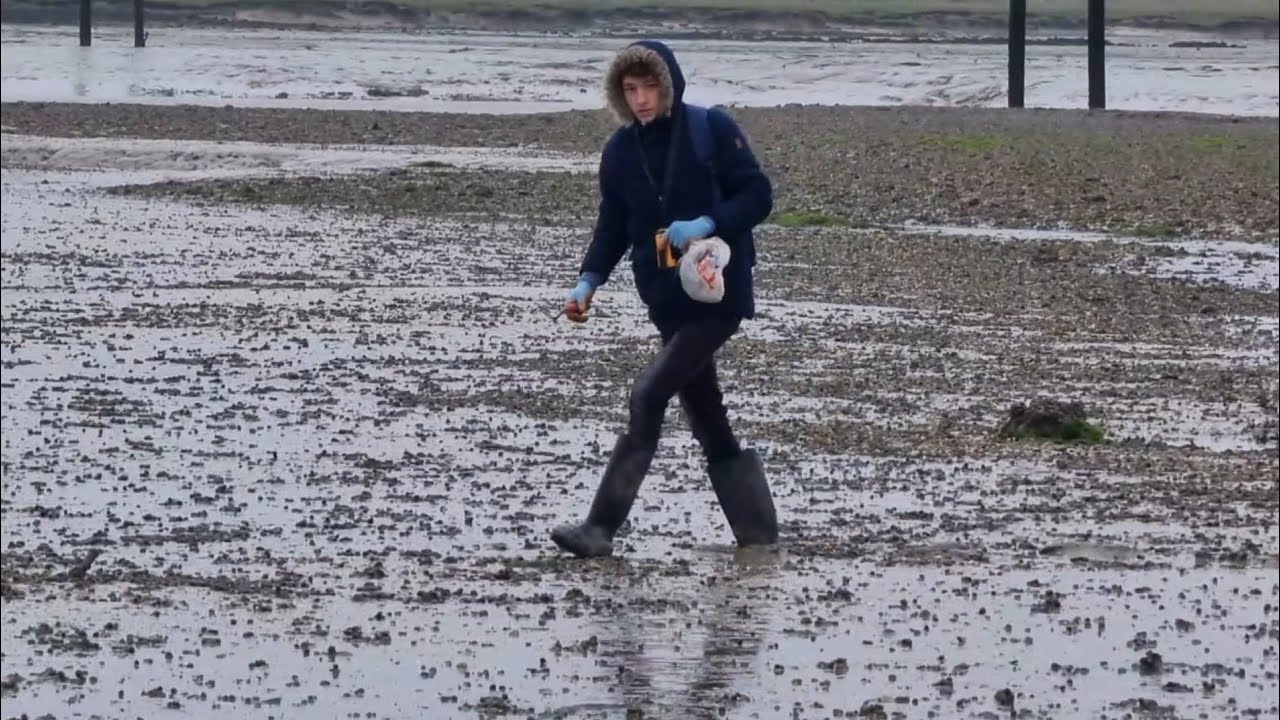 Mudlarking River Medway *LIVE*