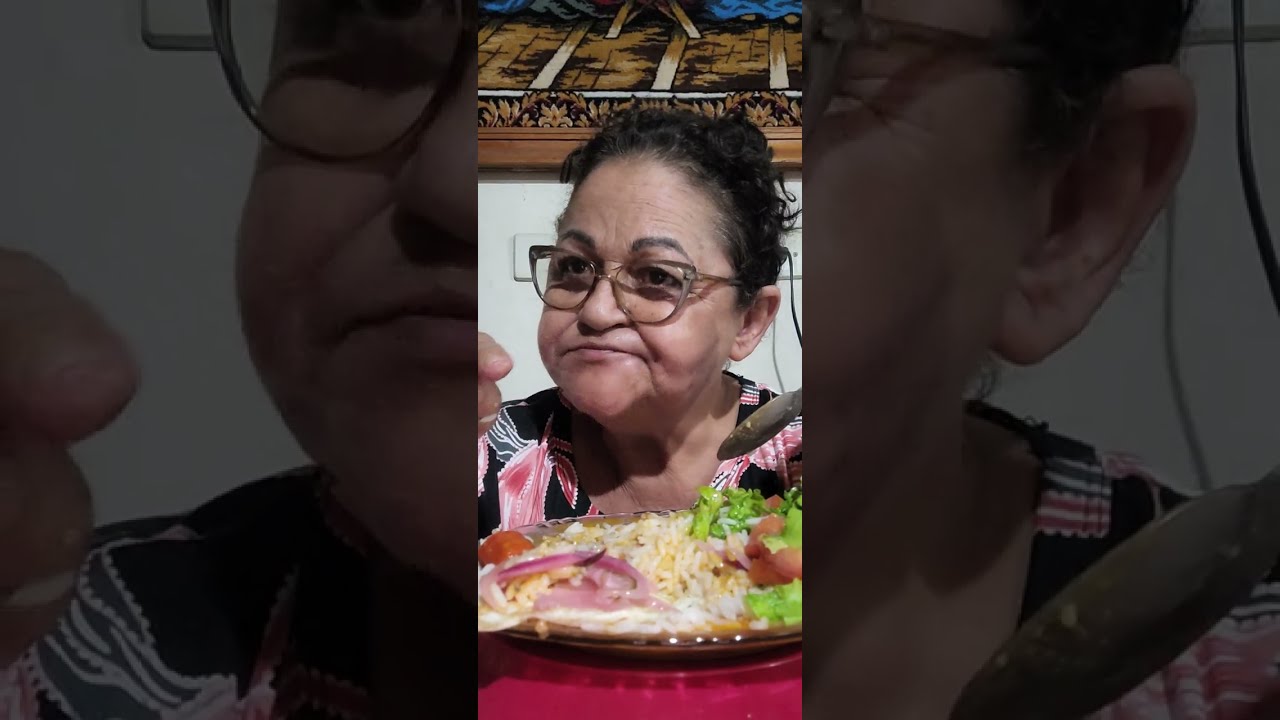 Bora de ovo salsicha cebola salada maravilhoso gratidão sempre a Deus e a vcs 