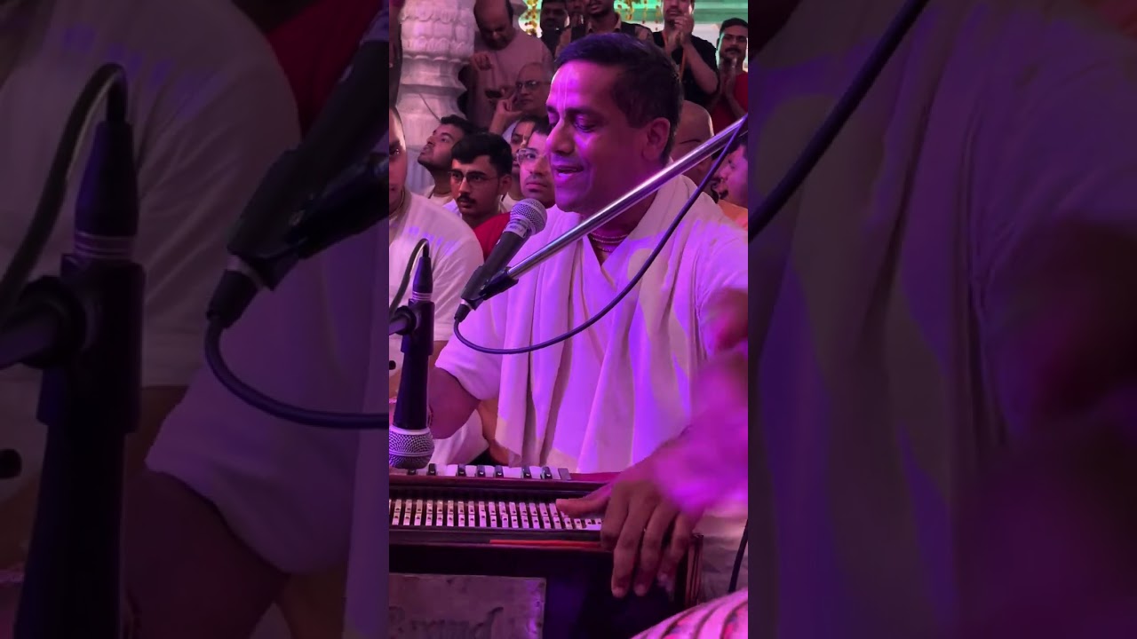 Hare Krishna - Divya Govinda Das - live kirtan ISKCON Juhu Mumbai.