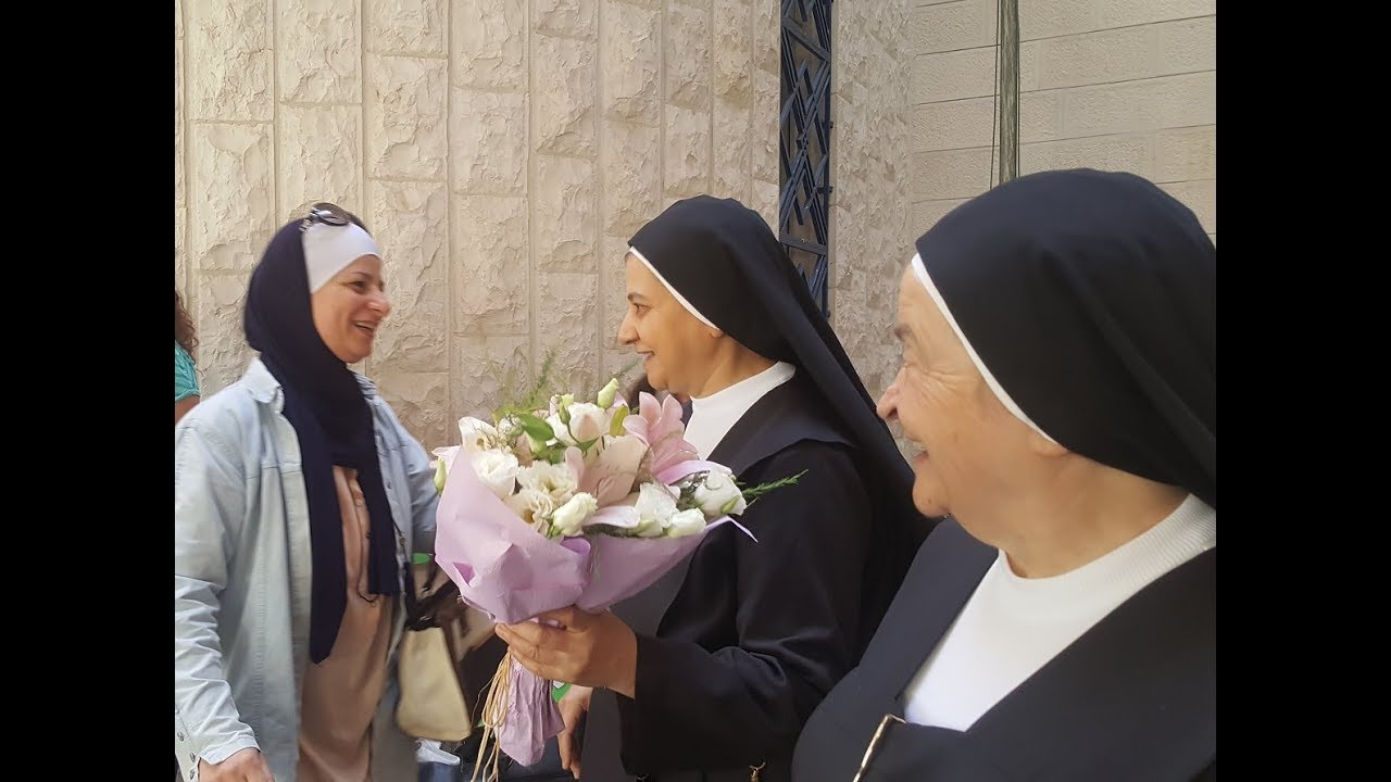 أطفال الصفوف الأولى في أول يوم دراسي في مدرسة الراهبات الفرنسيسكانيات / الأردن